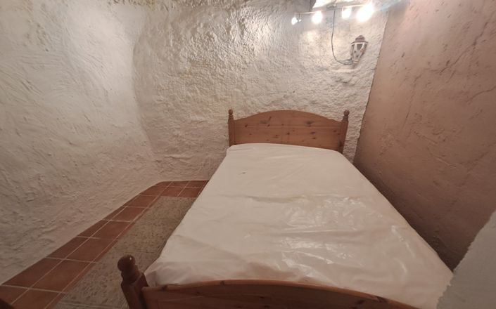 Image No.21-4 Bed House for sale