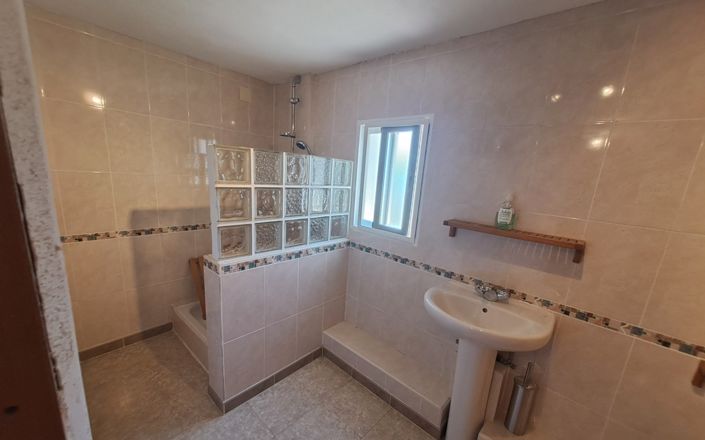 Image No.35-4 Bed House for sale