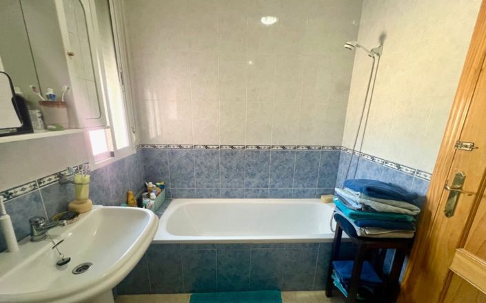 Image No.10-3 Bed House for sale