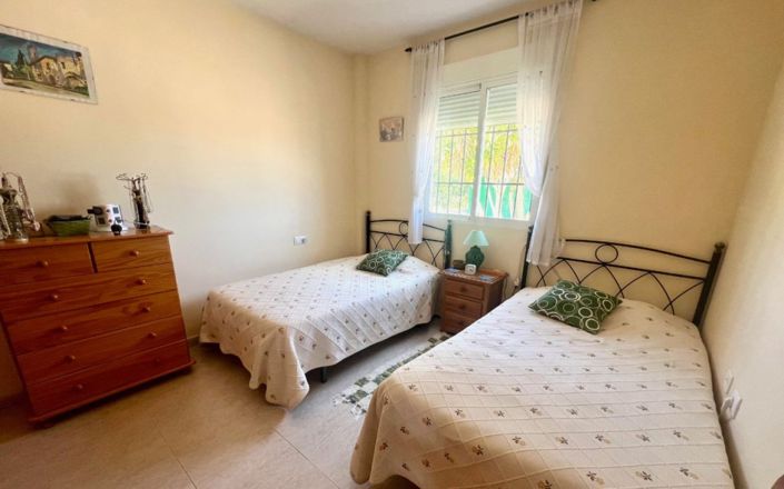 Image No.12-3 Bed House for sale