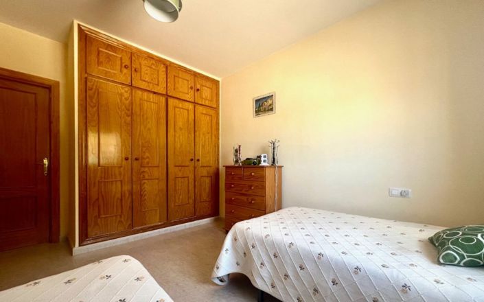 Image No.13-3 Bed House for sale