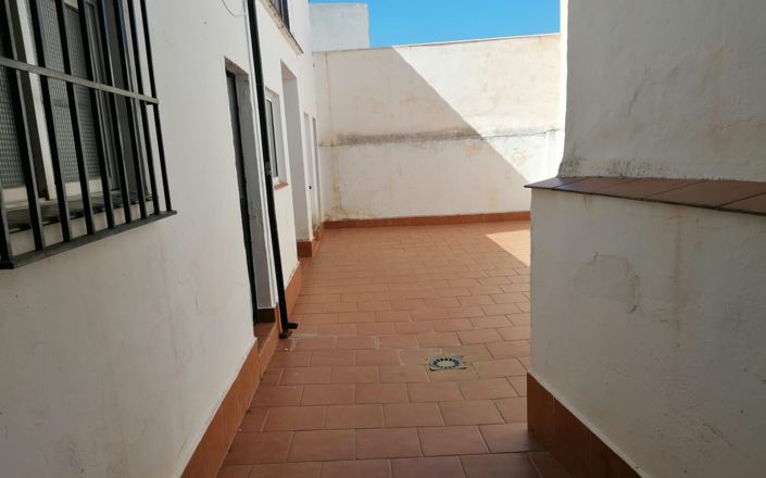 Image No.10-4 Bed House for sale