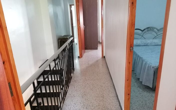 Image No.25-4 Bed House for sale