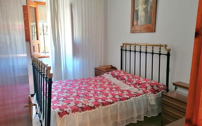 Image No.6-4 Bed House for sale