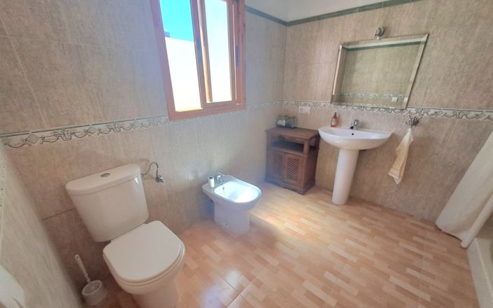 Image No.11-2 Bed House for sale