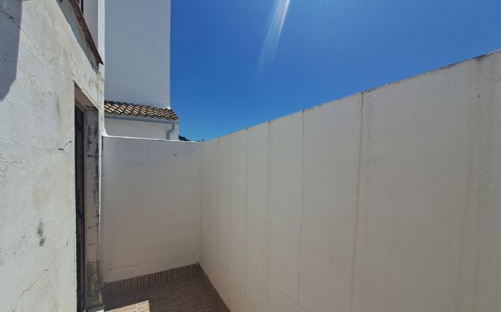 Image No.14-2 Bed House for sale