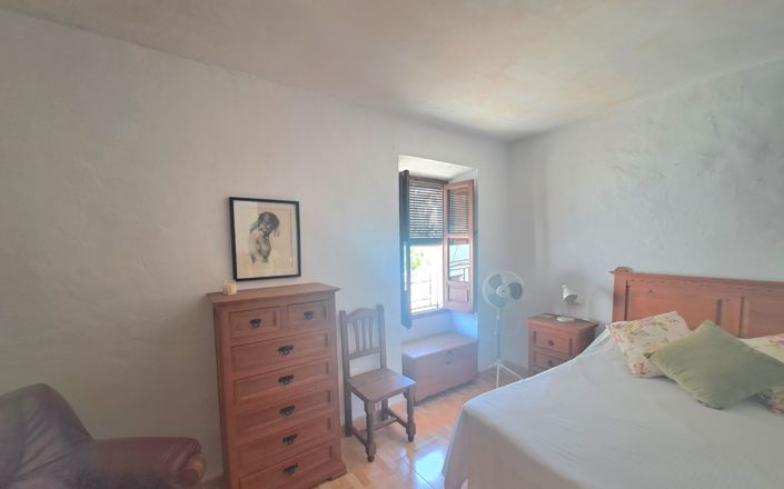 Image No.18-2 Bed House for sale