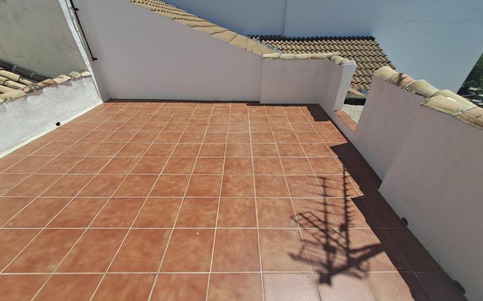 Image No.2-2 Bed House for sale