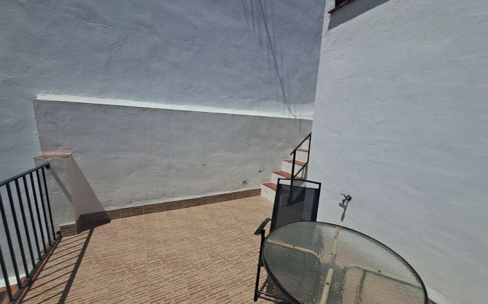 Image No.25-2 Bed House for sale