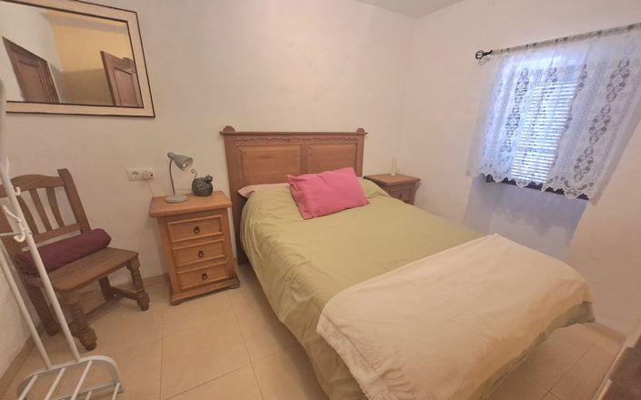 Image No.4-2 Bed House for sale