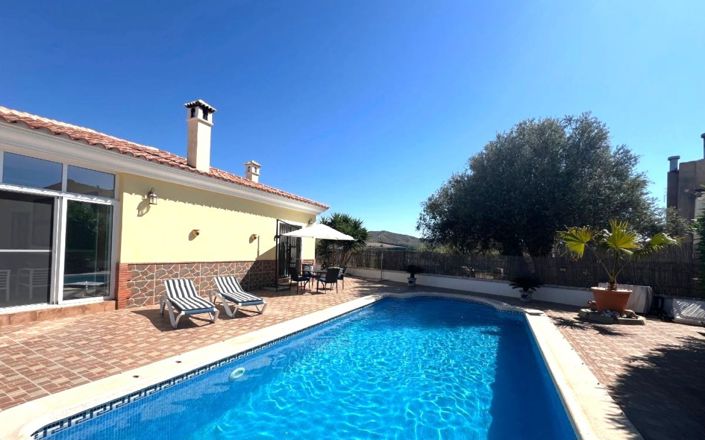 Image No.1-3 Bed House for sale