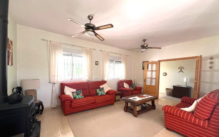 Image No.11-3 Bed House for sale