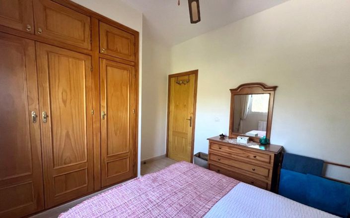 Image No.17-3 Bed House for sale