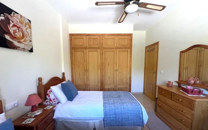 Image No.18-3 Bed House for sale