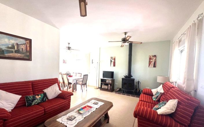 Image No.8-3 Bed House for sale