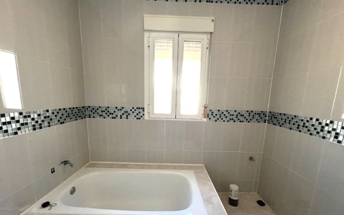 Image No.16-5 Bed House for sale