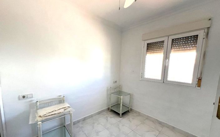 Image No.18-5 Bed House for sale