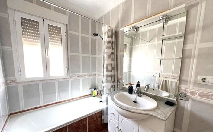 Image No.19-5 Bed House for sale