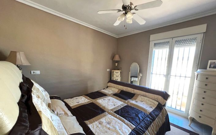 Image No.24-5 Bed House for sale