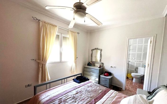 Image No.26-5 Bed House for sale