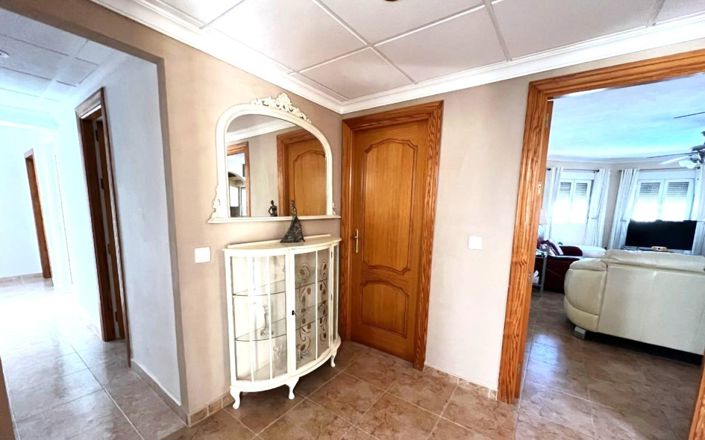 Image No.28-5 Bed House for sale