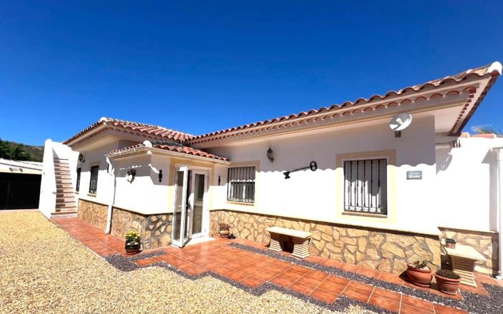 Image No.40-5 Bed House for sale