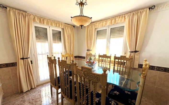 Image No.7-5 Bed House for sale