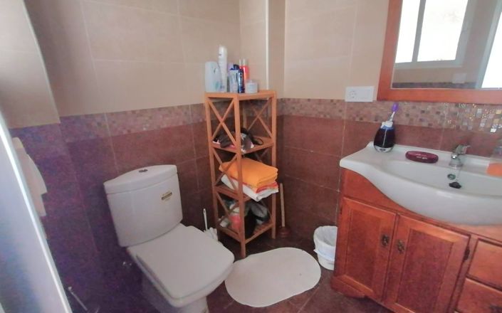 Image No.20-6 Bed House for sale