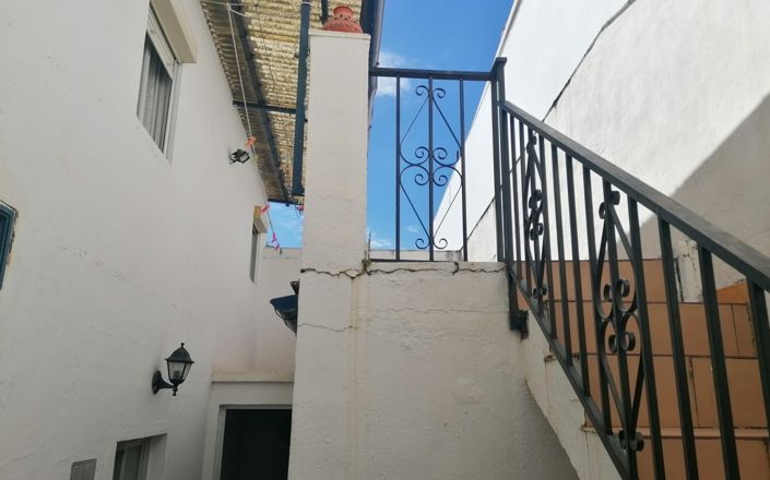 Image No.25-6 Bed House for sale