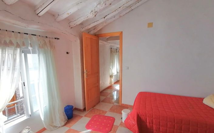 Image No.36-6 Bed House for sale