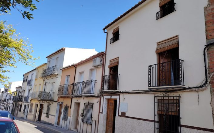 Image No.1-6 Bed House for sale