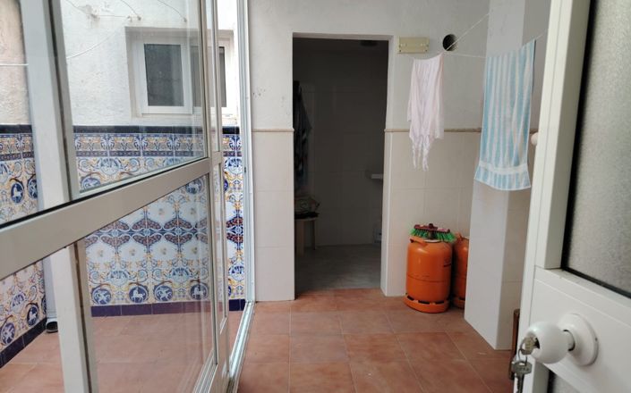 Image No.14-6 Bed House for sale