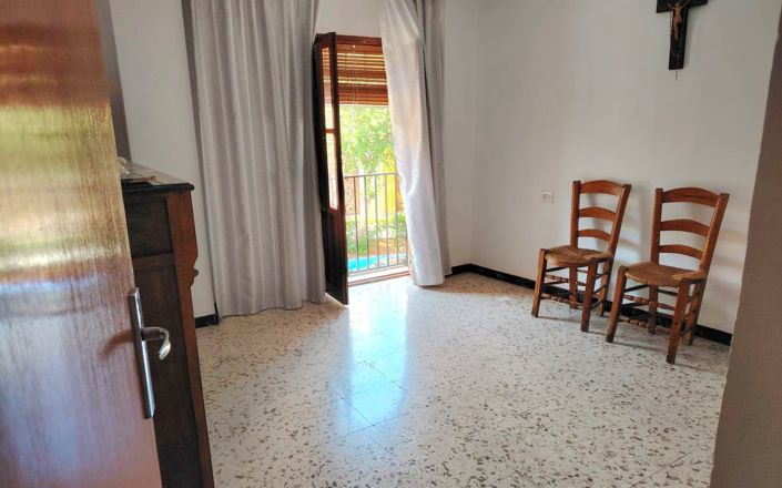 Image No.26-6 Bed House for sale