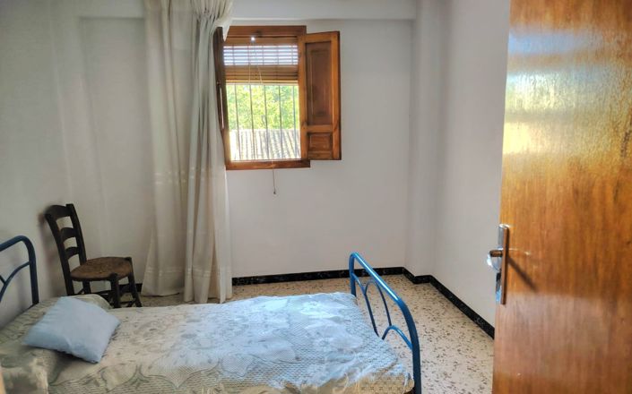 Image No.31-6 Bed House for sale