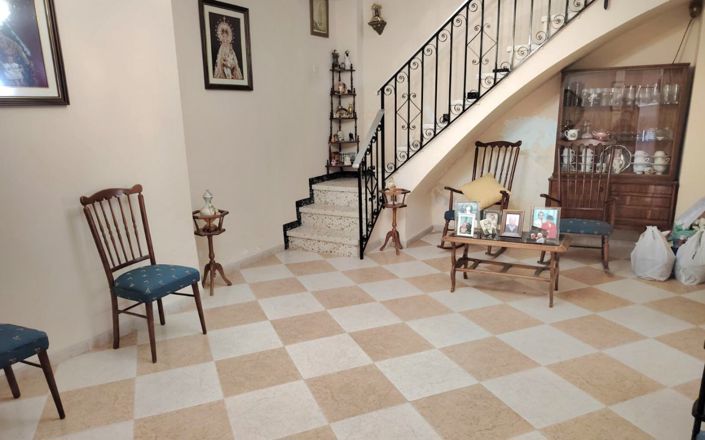 Image No.4-6 Bed House for sale