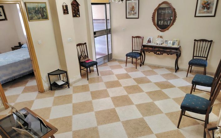 Image No.9-6 Bed House for sale