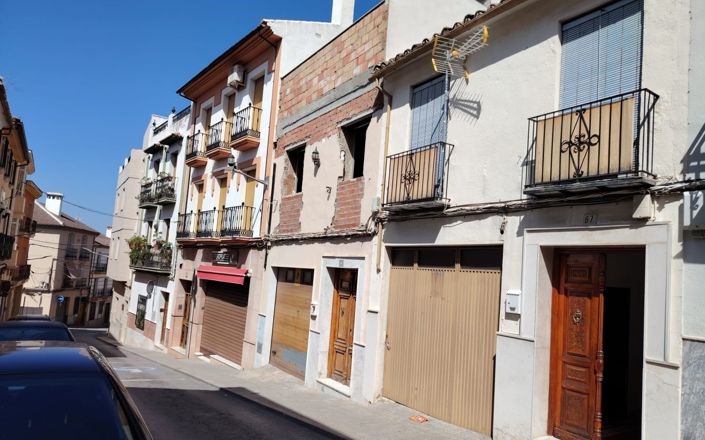 Image No.1-4 Bed House for sale