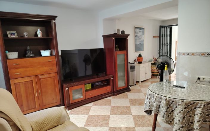 Image No.10-4 Bed House for sale