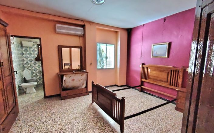 Image No.24-4 Bed House for sale