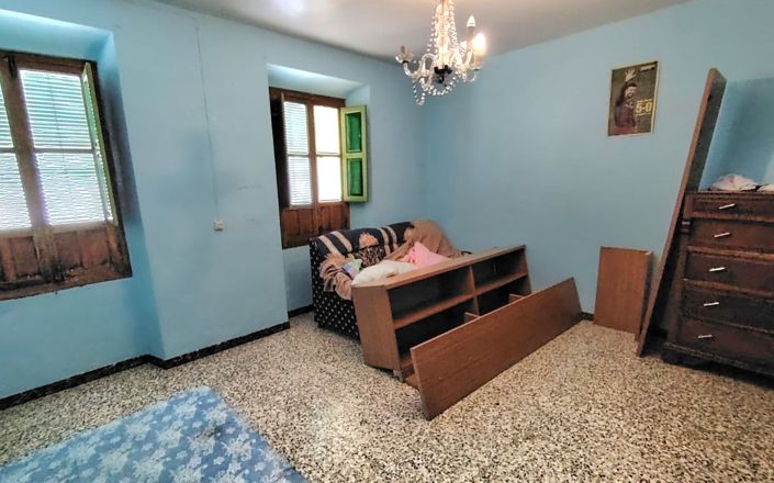 Image No.27-4 Bed House for sale