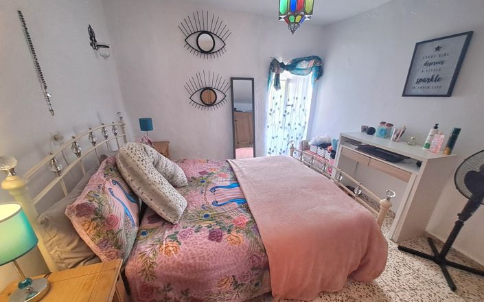 Image No.11-3 Bed House for sale