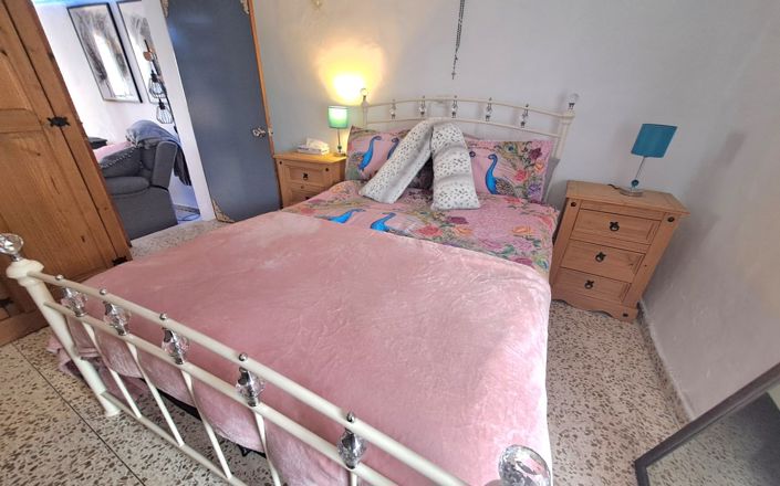 Image No.12-3 Bed House for sale