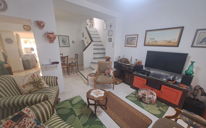 Image No.5-2 Bed House for sale