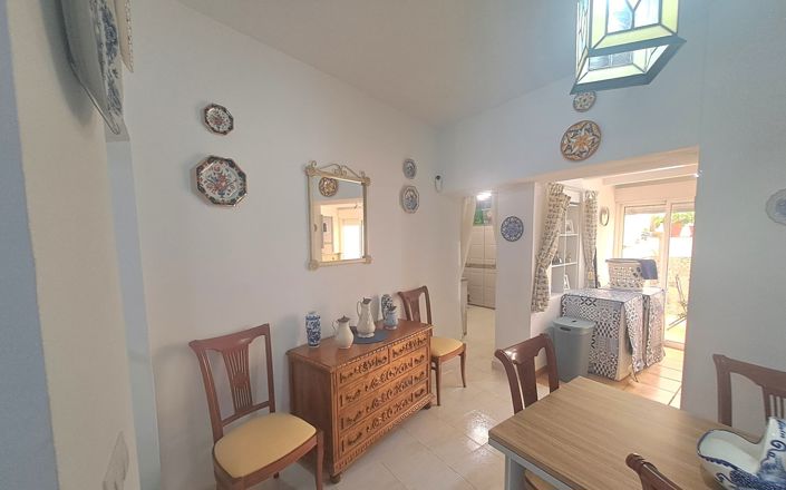 Image No.8-2 Bed House for sale