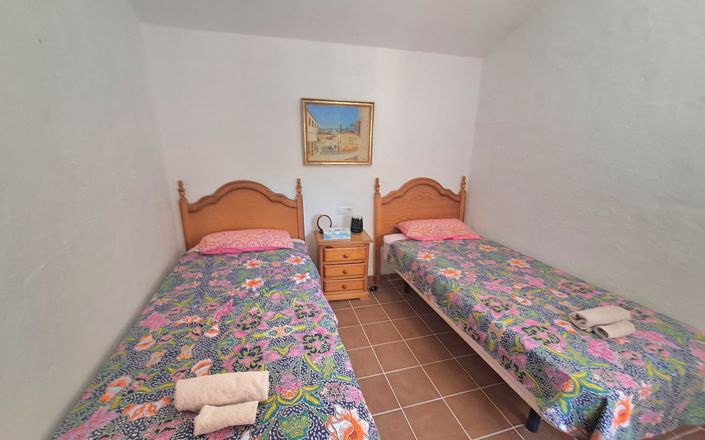 Image No.25-3 Bed House for sale