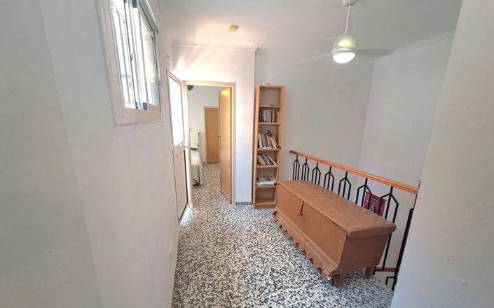 Image No.26-3 Bed House for sale