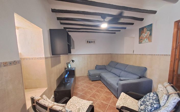 Image No.3-3 Bed House for sale