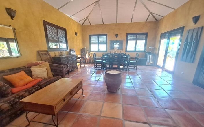 Image No.25-4 Bed House for sale