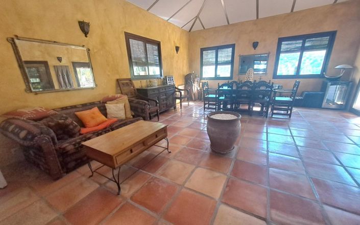 Image No.26-4 Bed House for sale