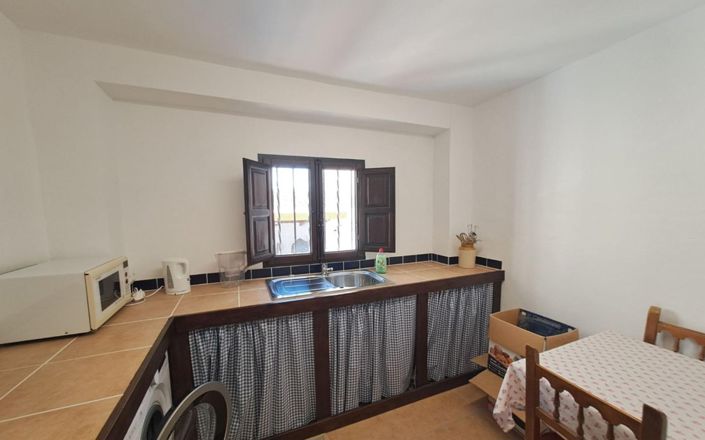 Image No.10-6 Bed House for sale